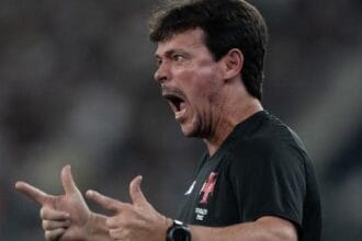 Diniz lamenta falhas decisivas após terceira derrota seguida do Vasco para o Juventude