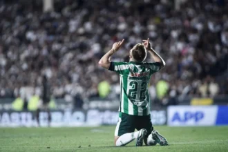 Vasco sofre terceira derrota seguida no Brasileirão ao cair para o Juventude em São Januário
