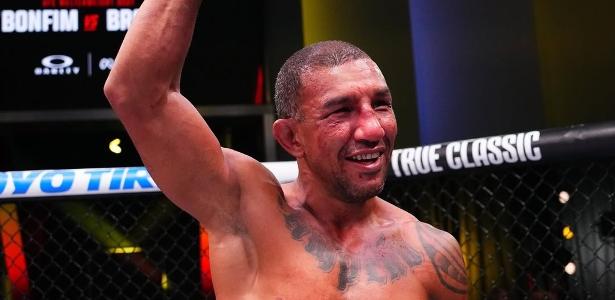 Raoni Barcelos derrota Ricky Simon no UFC Vegas 111 e engata quarta vitória consecutiva