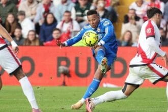 Defesa do Rayo segura ataque do Real, e líder empata pela primeira vez em La Liga