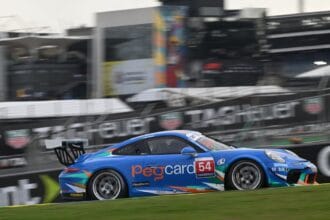 Chaves conquista corrida 2 da Porsche Cup Challenge em Interlagos após acidente entre Caio Castro e Neumann