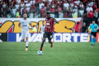 Renato Kayzer valoriza empate do Vitória e projeta volta ao time titular