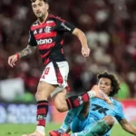 Flamengo abre 3 a 0, segura reação do Santos e mantém perseguição ao Palmeiras