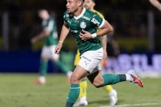 Gol de bicicleta de Vitor Roque evidencia intuição do atacante, diz Casagrande
