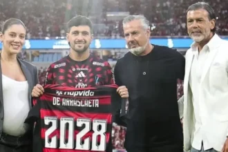 Flamengo celebra renovação de Arrascaeta até 2028 com homenagem no Maracanã