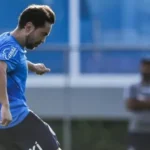 Trio volta e fortalece meio-campo do Bahia na reta decisiva do Brasileirão