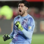Flamengo estuda ajustar contrato de Rossi após desempenho destacado