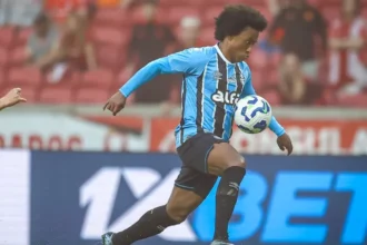 Willian avança na recuperação e pode reforçar o Grêmio contra o Vasco