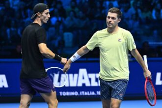 Salisbury e Skupski seguem invictos em Turim e ficam a um triunfo das semifinais