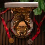 CBF exibe taça da Série B e leva troféu ao Couto Pereira para possível festa do Coritiba