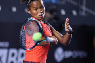 Brasileira Victória Barros vira sobre quinta cabeça de chave e avança às quartas em Antalya
