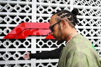 Schumacher aconselha Ferrari a pagar multa e romper acordo com Lewis Hamilton