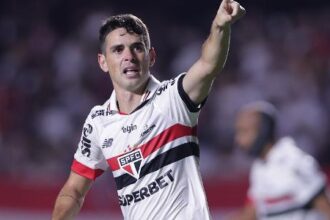 São Paulo confirma síncope vasovagal em Oscar, que segue internado