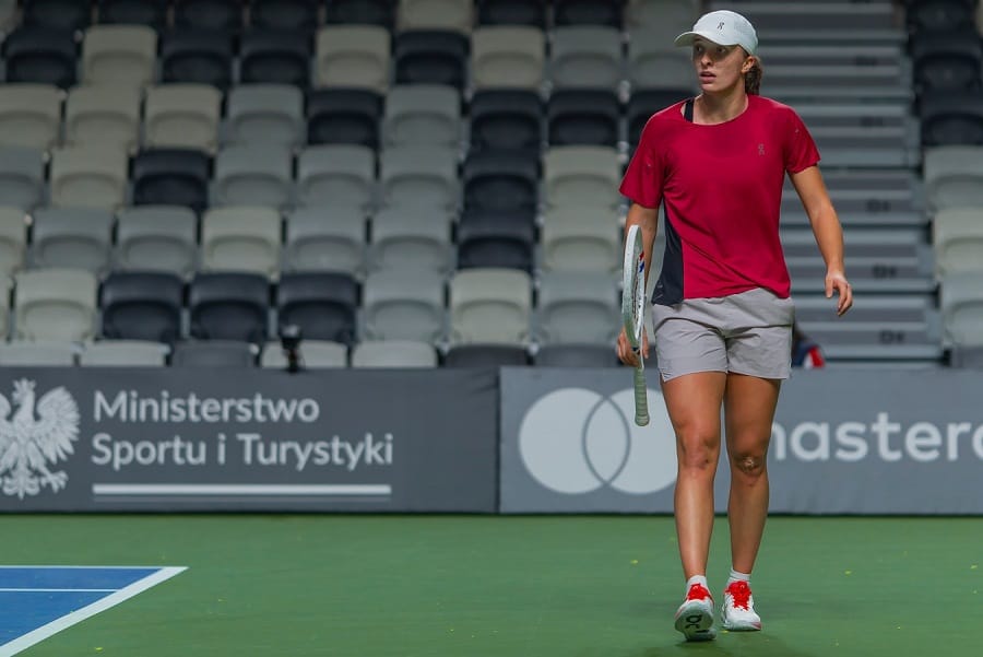 Swiatek reforça Polônia nos playoffs da Billie Jean King Cup em casa