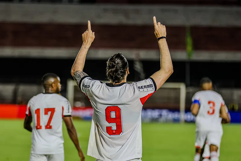 Criciúma e Botafogo-SP duelam neste domingo pela Série B; confira onde assistir e as escalações