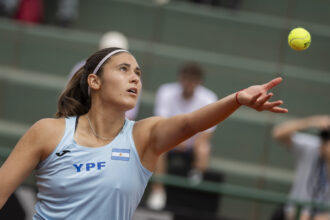 Argentina supera Eslováquia; Tchecas vencem Colômbia, Eslovênia e Turquia largam na frente na Billie Jean King Cup