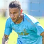 Marcos Rocha volta aos treinos e deve reforçar o Grêmio contra o Vasco