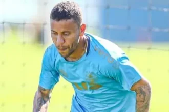 Marcos Rocha volta aos treinos e deve reforçar o Grêmio contra o Vasco