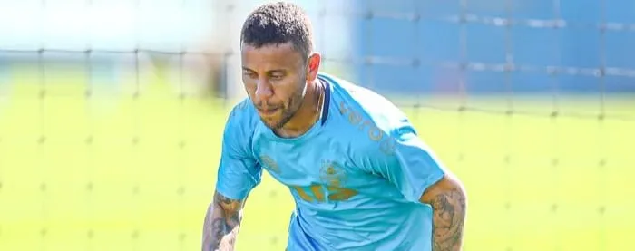 Marcos Rocha volta aos treinos e deve reforçar o Grêmio contra o Vasco