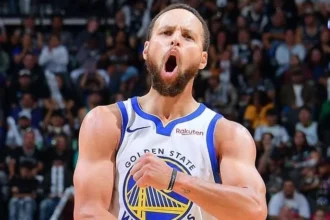 Curry anota 49 pontos e garante vitória apertada dos Warriors sobre os Spurs