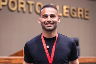 Thiago Maia recebe cidadania honorária de Porto Alegre por ajuda nas enchentes