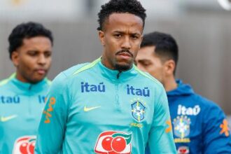 Militão assume lateral-direita, reforça defesa da seleção e segue movimento adotado por grandes clubes europeus