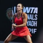 Sabalenka completa 65 semanas no topo do ranking e deixa Halep para trás