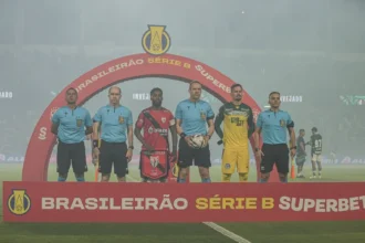 Atlético-GO encara Chapecoense e pode influenciar chances de acesso do Goiás