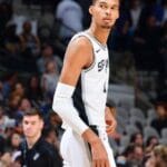 Spurs superam Thunder por 117 a 102 e encostam na liderança da NBA