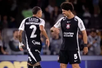 Falta de controle no estoque faz Corinthians usar uniforme reserva contra o Fluminense, aponta auditoria