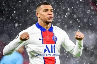 Mbappé e PSG travam batalha judicial bilionária após saída do atacante