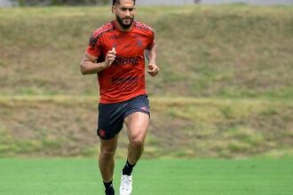 Pablo negocia com São Bernardo para o Paulistão enquanto Corinthians adia decisão