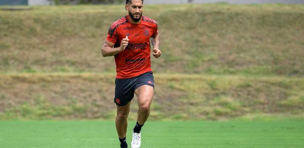 Pablo negocia com São Bernardo para o Paulistão enquanto Corinthians adia decisão