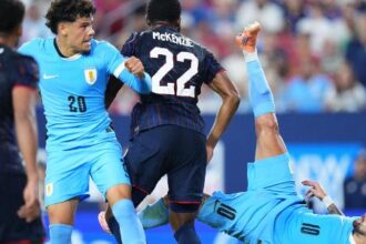 Estados Unidos faz 5 a 1 no Uruguai, apesar de gol de bicicleta de Arrascaeta