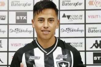 Sampaio Corrêa-RJ fecha com o atacante peruano Alexander Lecaros para a temporada 2026