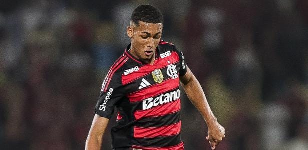 Erros de João Victor provocam vaias e substituição no Fla-Flu; veteranos saem em defesa