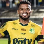 Guanaes elogia Reinaldo após empate com Santos e diz que o convocaria para a Seleção