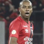 Fernandinho, ex-Manchester City e Seleção Brasileira, encerra carreira aos 40 anos