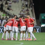 Vasco e Internacional jogam partida decisiva contra o rebaixamento em São Januário