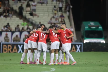 Vasco e Internacional jogam partida decisiva contra o rebaixamento em São Januário