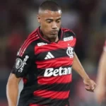 Lesões nos joelhos voltam a afastar De la Cruz e geram debate no Flamengo