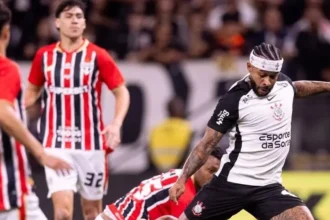 CBF divulga conversa do VAR sobre pênalti que abriu vitória do Corinthians sobre o São Paulo