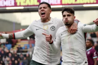 Chelsea supera Burnley, engata terceira vitória seguida e assume vice-liderança provisória da Premier League