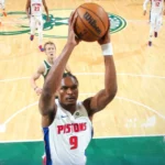 Pistons vencem Bucks e ficam a um triunfo de igualar maior série da franquia