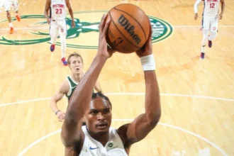 Pistons vencem Bucks e ficam a um triunfo de igualar maior série da franquia