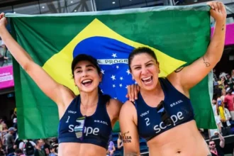Carol Solberg e Rebecca garantem bronze no Mundial e atleta festeja prisão de Bolsonaro