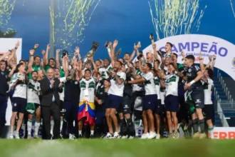 Domingo de títulos e acessos: Coritiba volta a ser campeão da Série B; veja todos os resultados