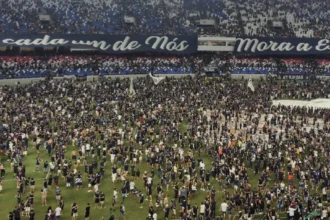 Depois de 32 anos, Remo confirma retorno à Série A e torcida toma o Mangueirão