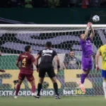 Seleção da 35ª rodada do Brasileirão exibe meio-campo estrangeiro e coloca Flamengo na liderança das indicações
