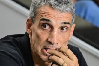 Massini diz que luta contra rebaixamento ameniza críticas a Vojvoda após empate com Inter